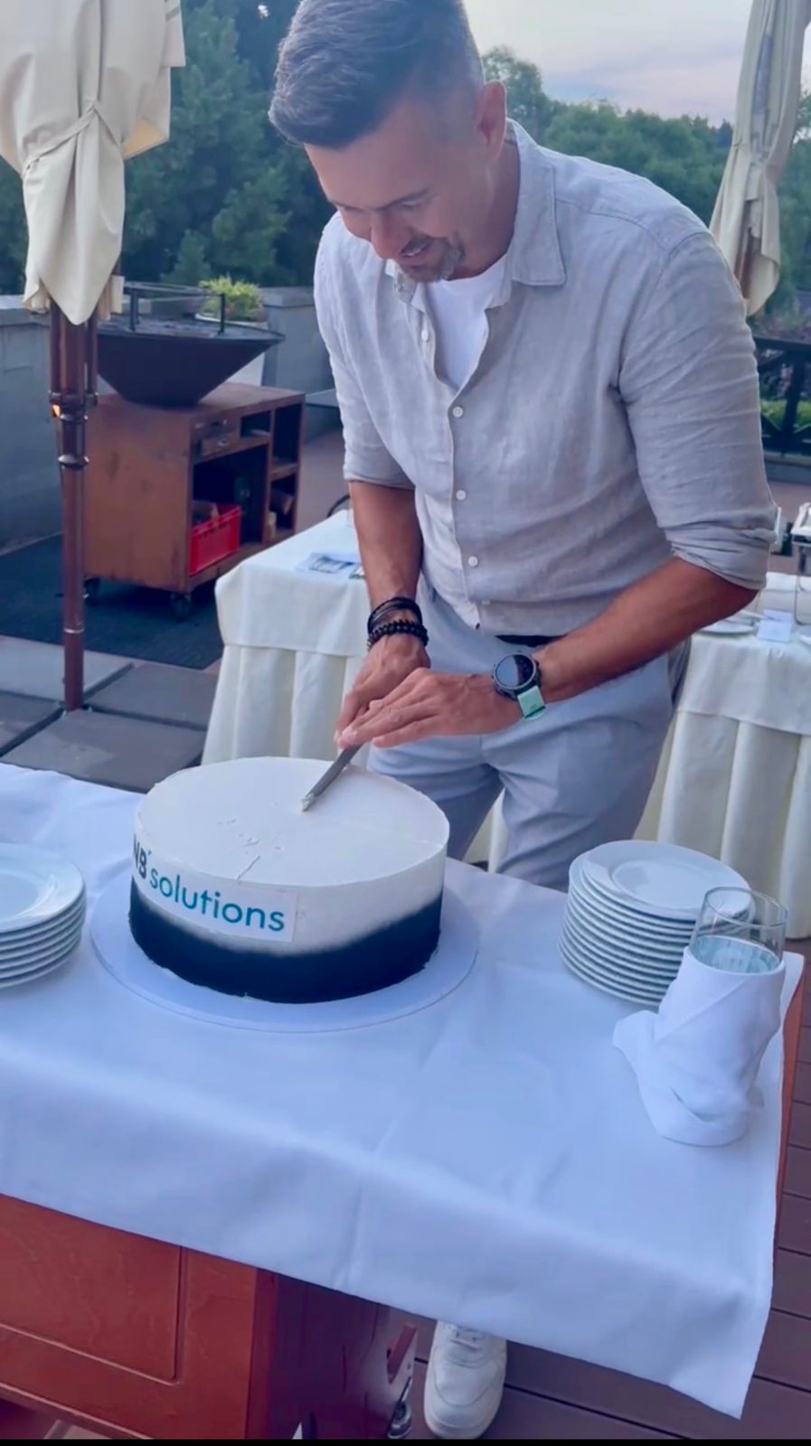 Cutting the MNB Solutions 10-year anniversary cake
